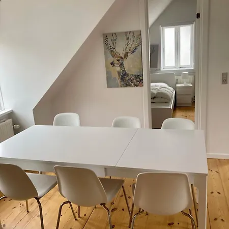 In With Free Parking Apartment