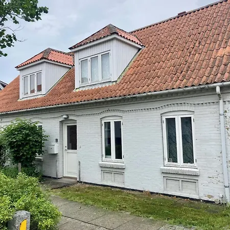 3 Bedroom In With Free Parking *